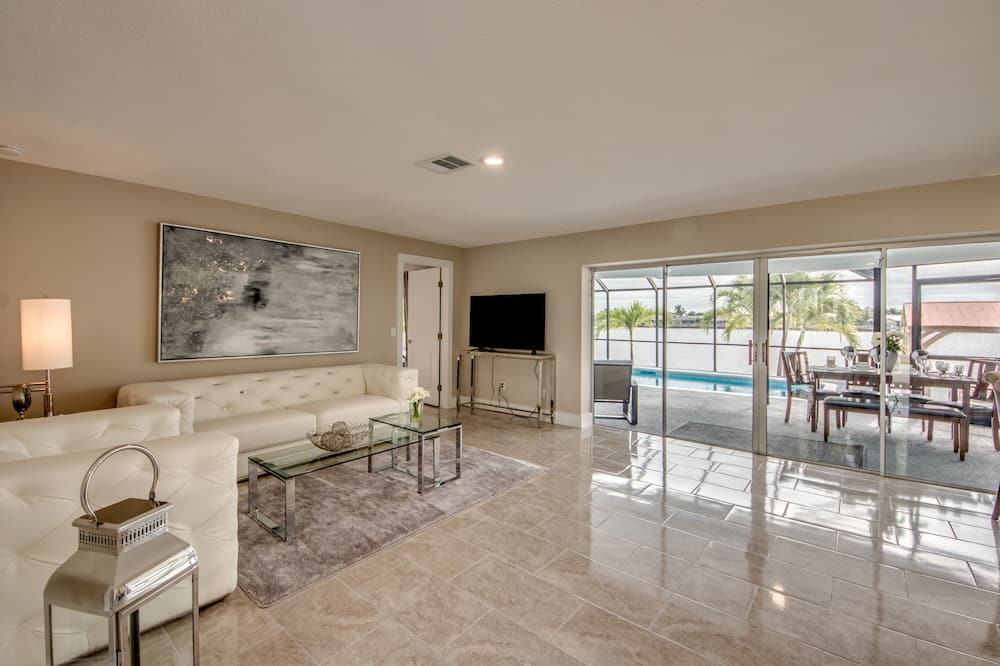 Photo of Livingroom in Eight Lakes