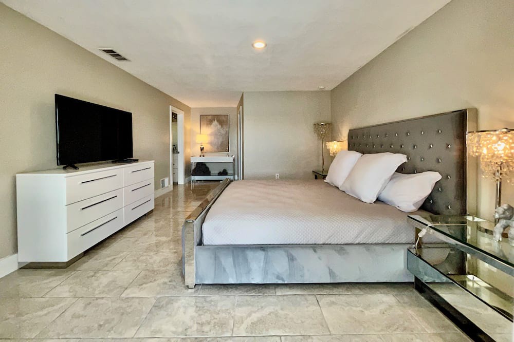 Photo of Bedroom in Eight Lakes