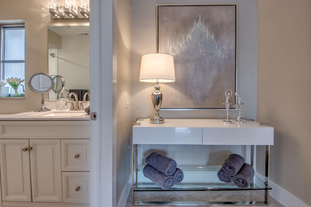 Photo of Bedroom in Eight Lakes