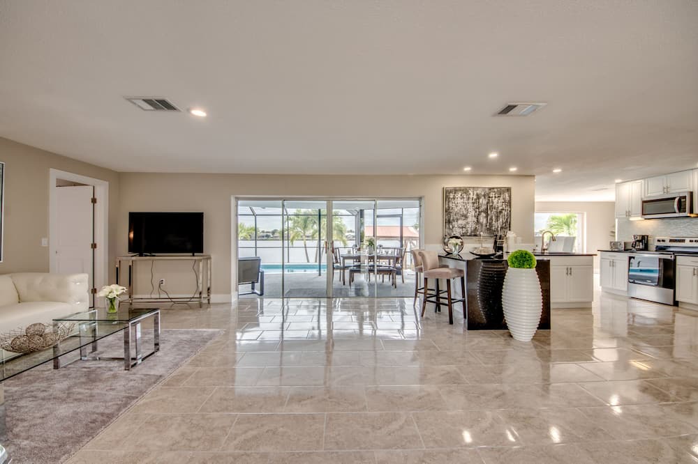 Photo of Livingroom in Eight Lakes