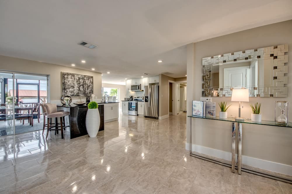 Photo of Livingroom in Eight Lakes