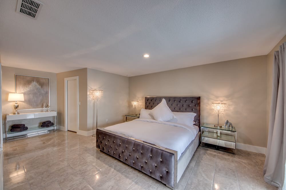 Photo of Bedroom in Eight Lakes