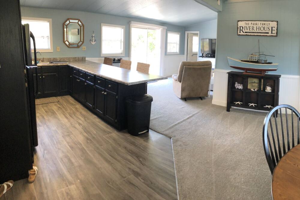 Photo of Livingroom in Suwannee