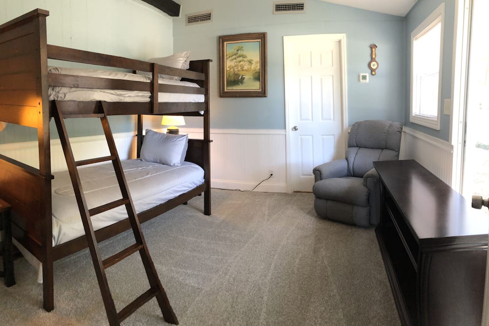 Photo of Bedroom in Suwannee