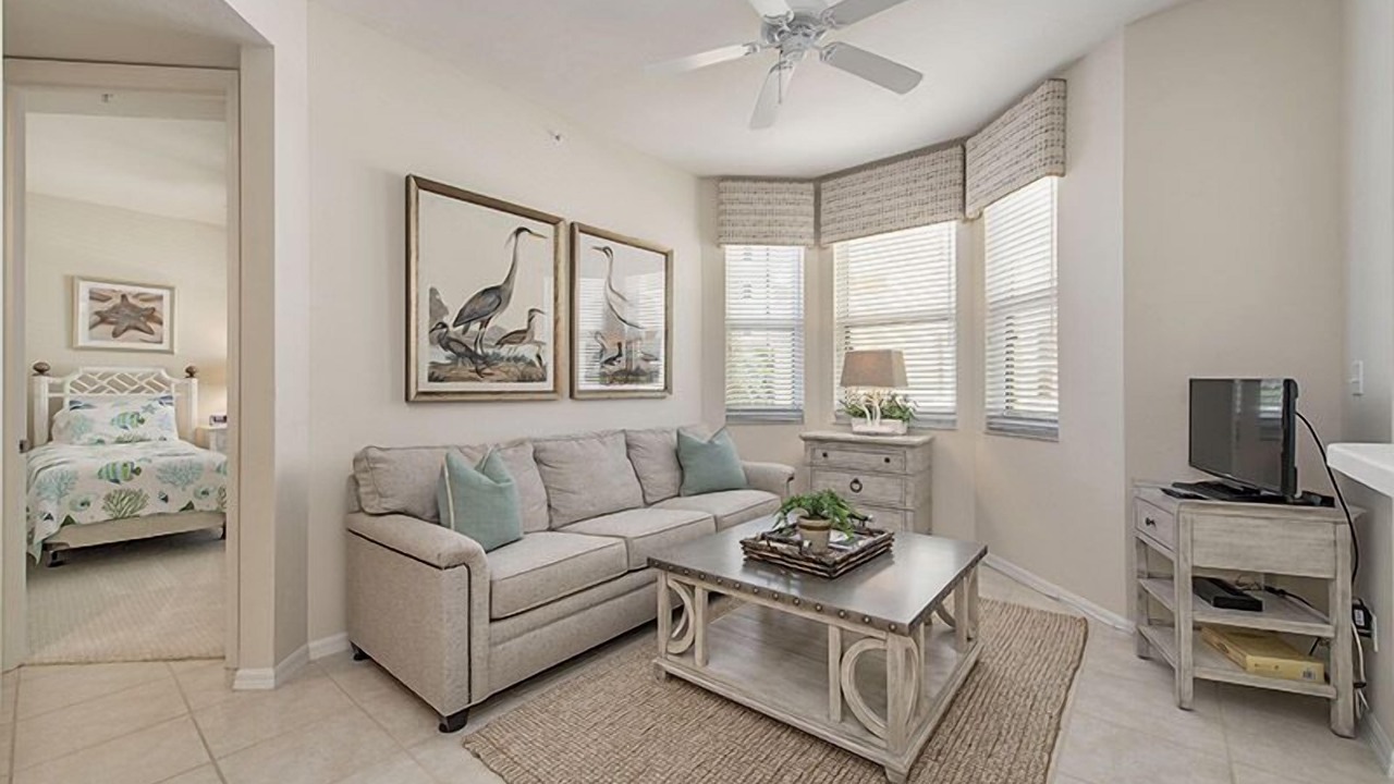 Photo of Livingroom in Vanderbilt Beach