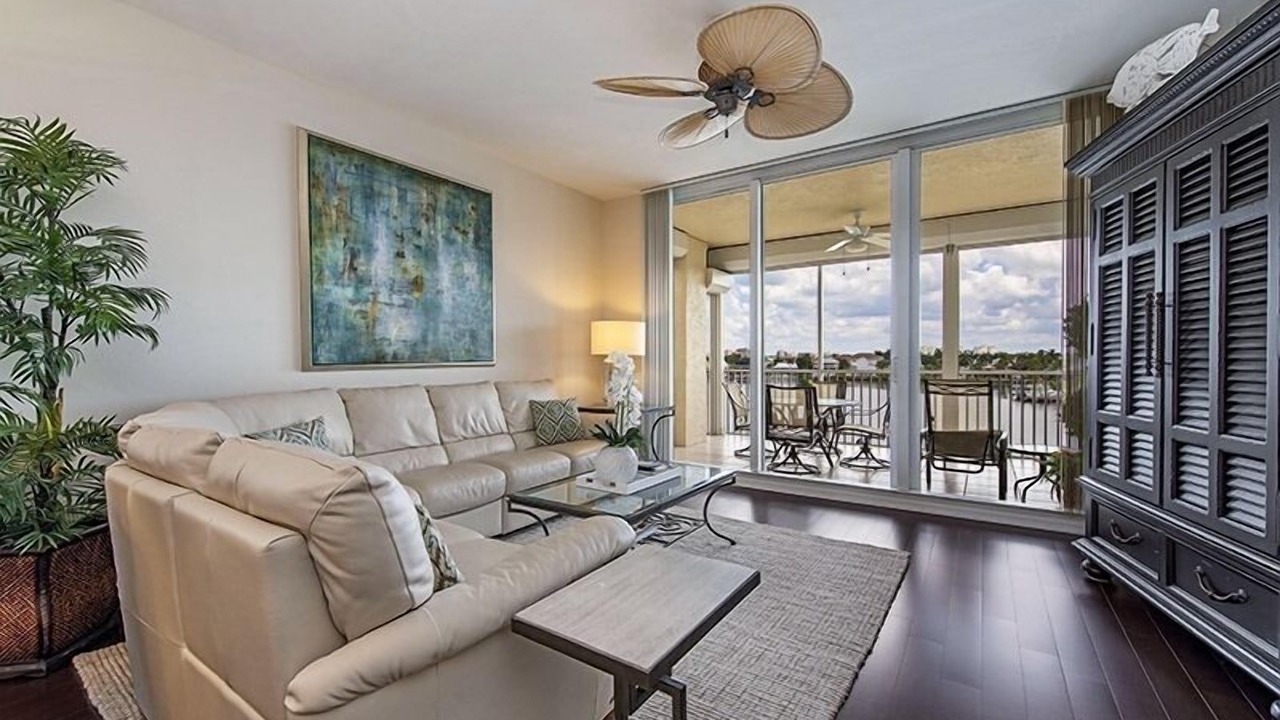 Photo of Livingroom in Vanderbilt Beach