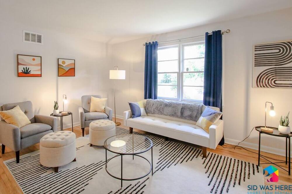 Photo of Bedroom in Midtown