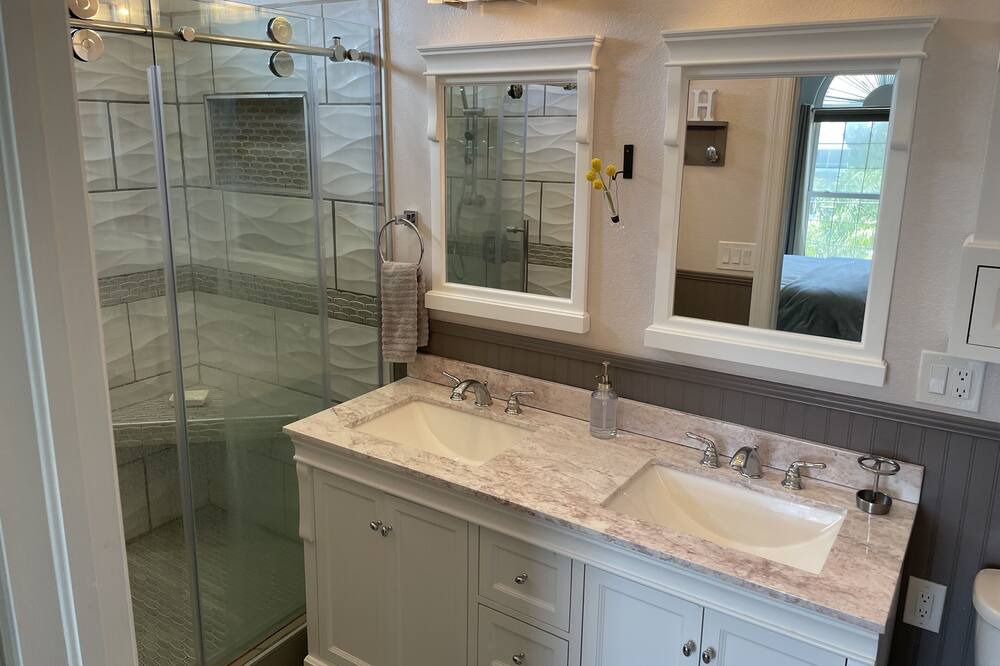 Photo of Bathroom in Hudson Beach Estates