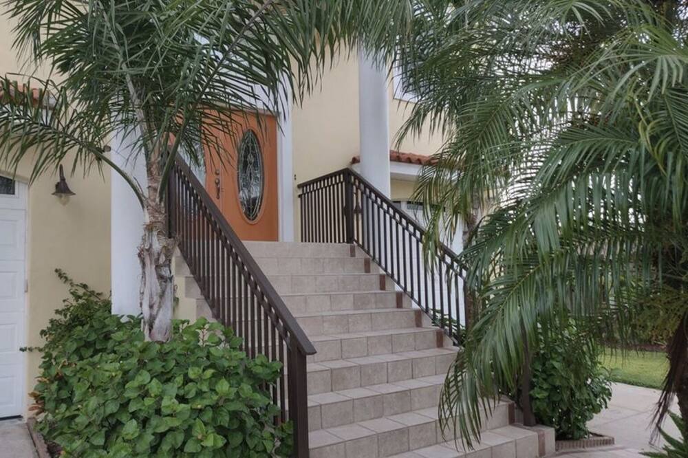 Photo of Outdoor in Hudson Beach Estates