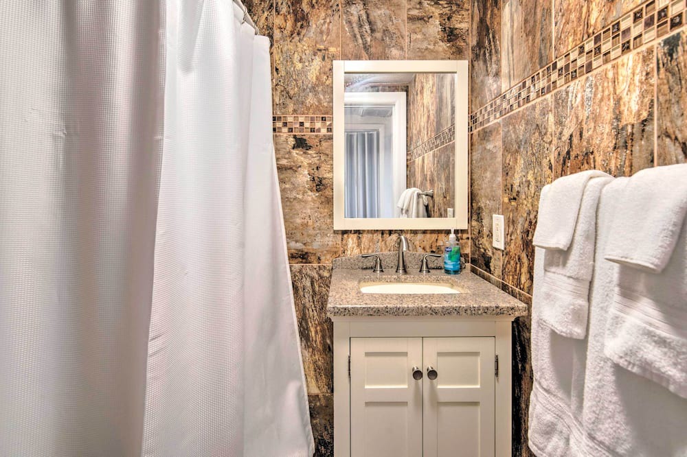 Photo of Bathroom in Hudson Beach Estates