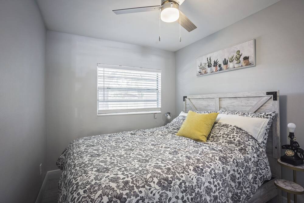 Photo of Bedroom in Temple Crest