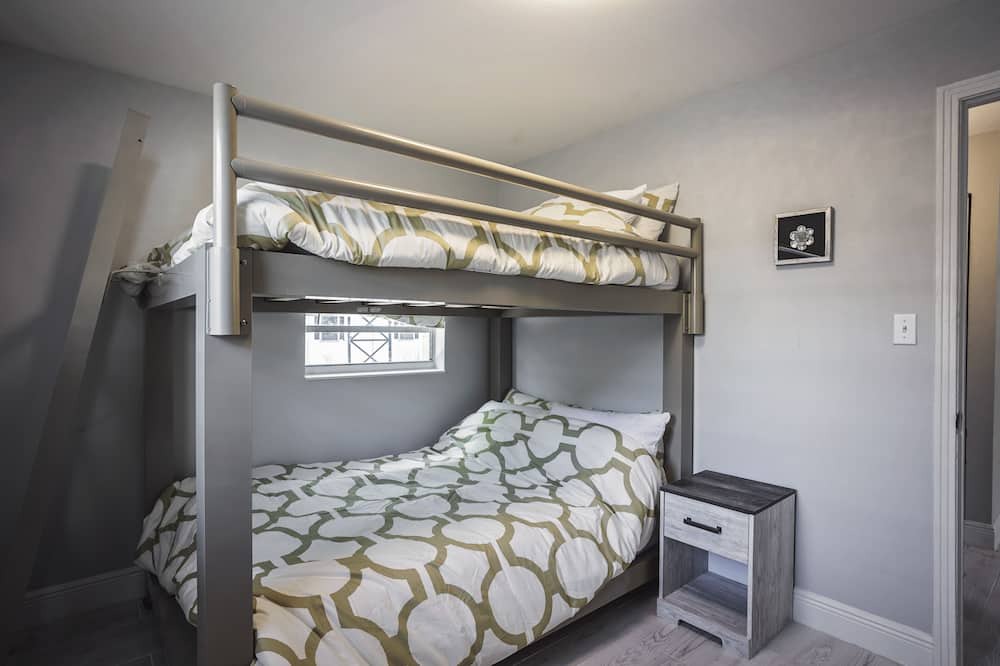 Photo of Bedroom in Temple Crest