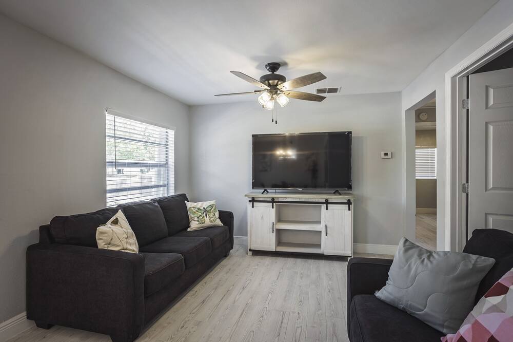 Photo of Livingroom in Temple Crest