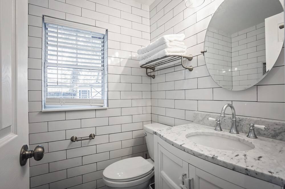 Photo of Bathroom in Temple Crest