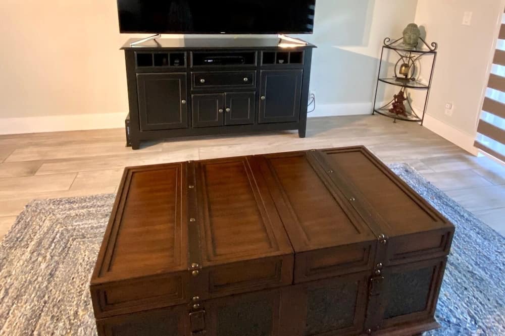 Photo of Livingroom in Weston