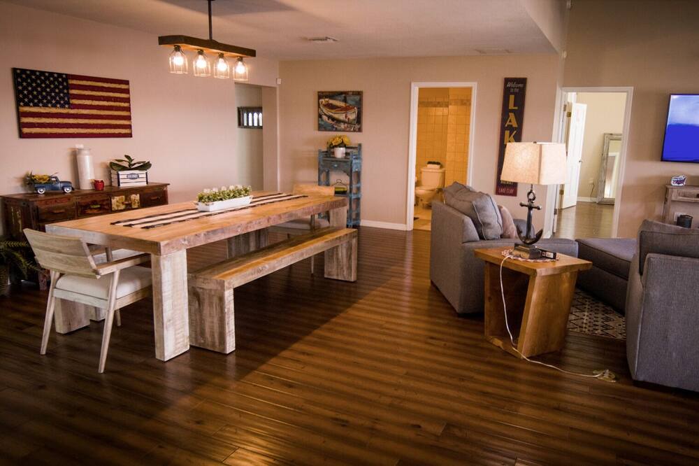 Photo of Livingroom in Sylvan Shores