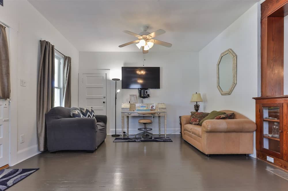 Photo of Livingroom in Historic District
