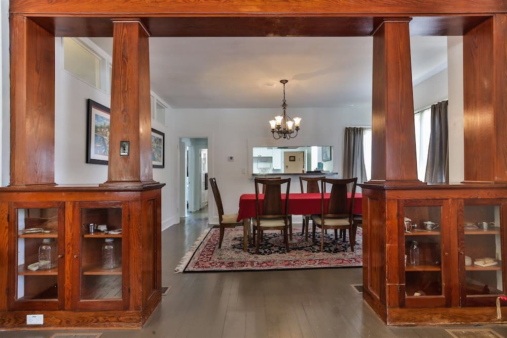 Photo of Livingroom in Historic District
