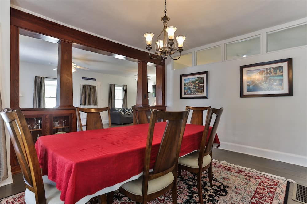 Photo of Livingroom in Historic District