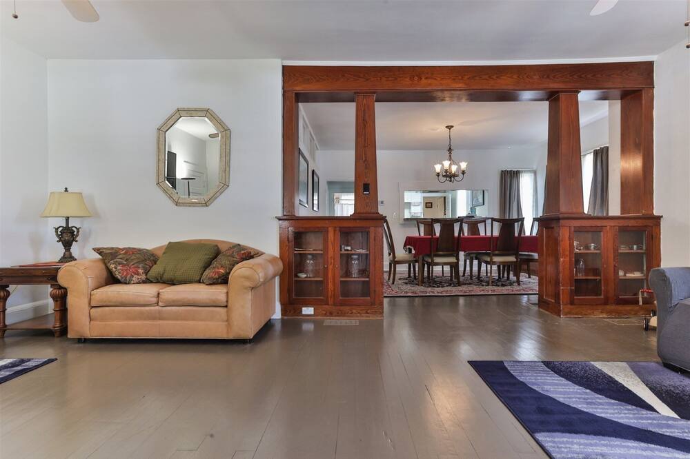 Photo of Livingroom in Historic District