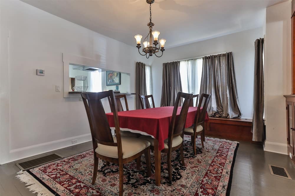 Photo of Livingroom in Historic District