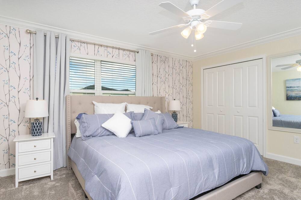 Photo of Bedroom in Davenport