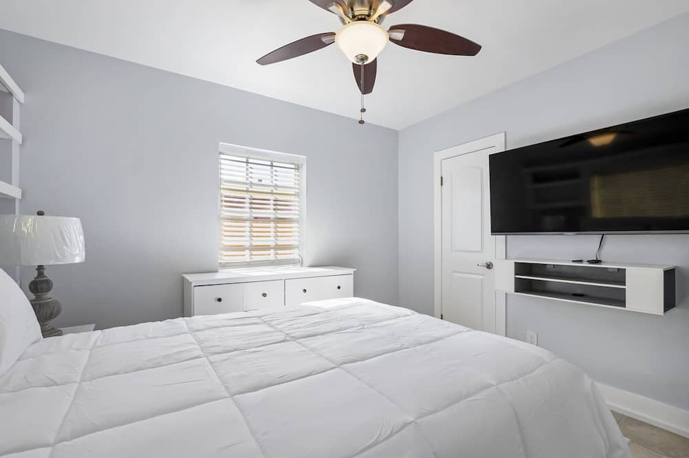 Photo of Bedroom in Poinsettia Heights