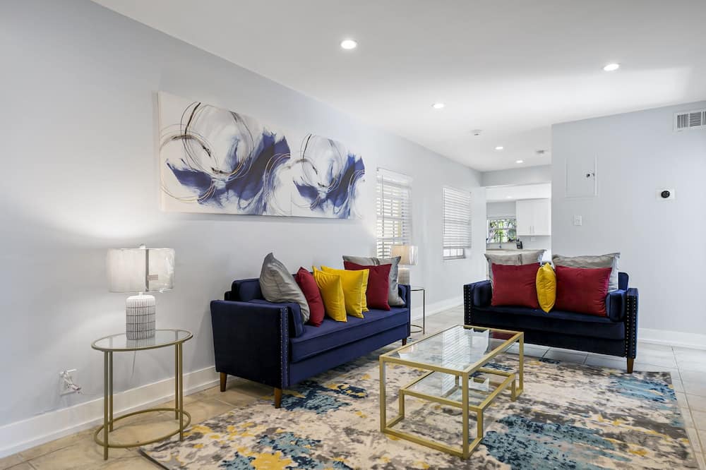 Photo of Livingroom in Poinsettia Heights