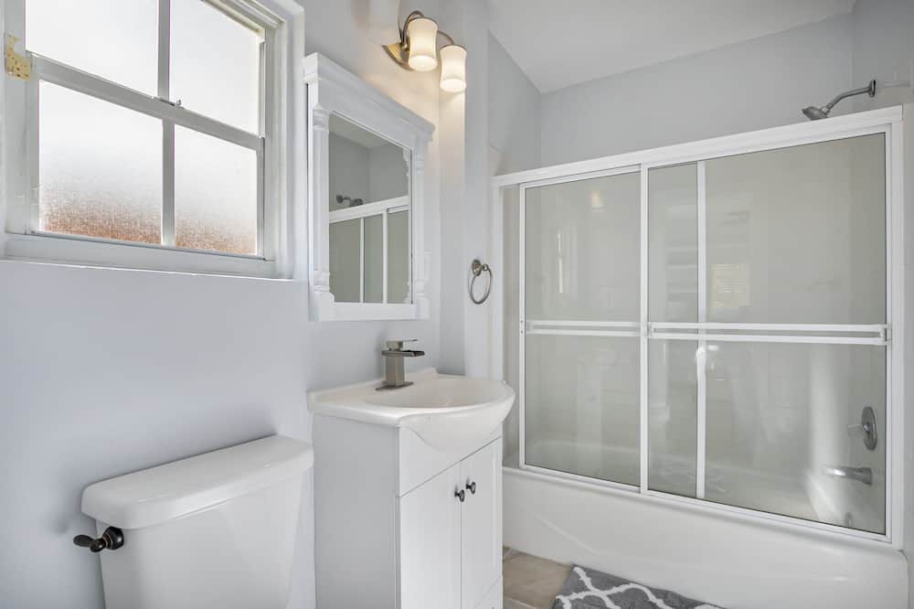 Photo of Bathroom in Poinsettia Heights