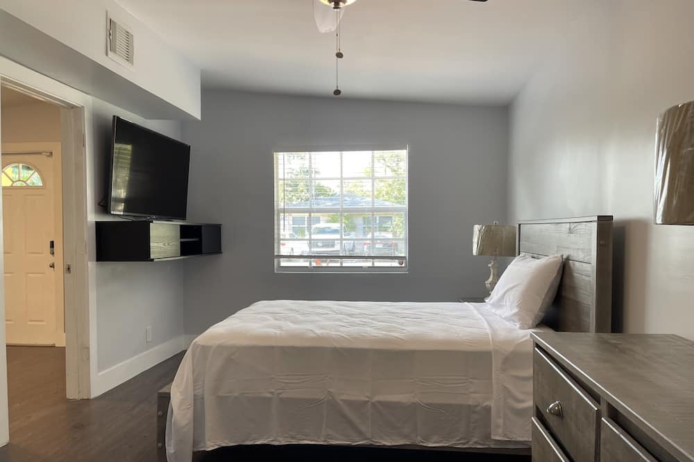 Photo of Bedroom in Poinsettia Heights