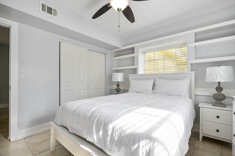 Photo of Bedroom in Poinsettia Heights