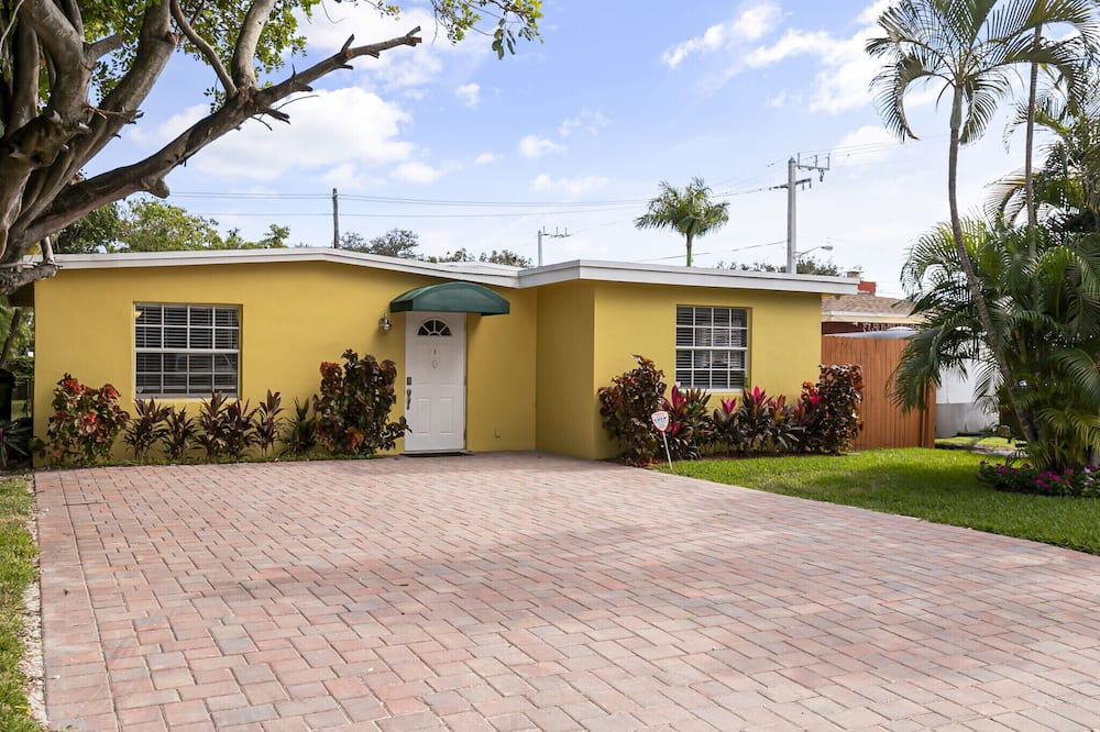 Photo of Others in Poinsettia Heights