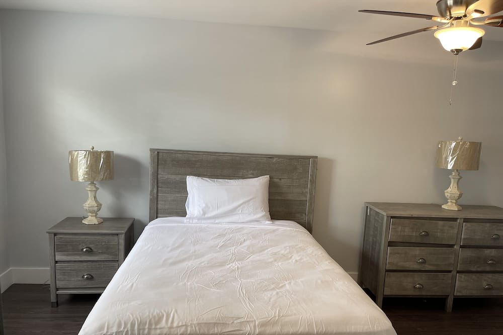 Photo of Bedroom in Poinsettia Heights