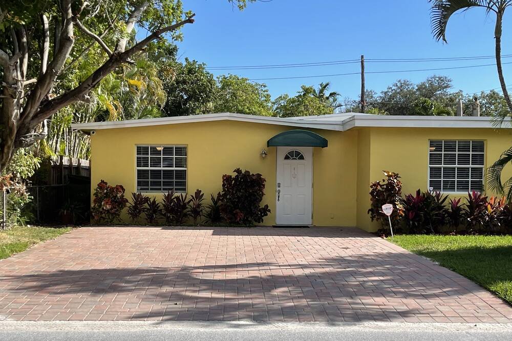 Photo of Outdoor in Poinsettia Heights