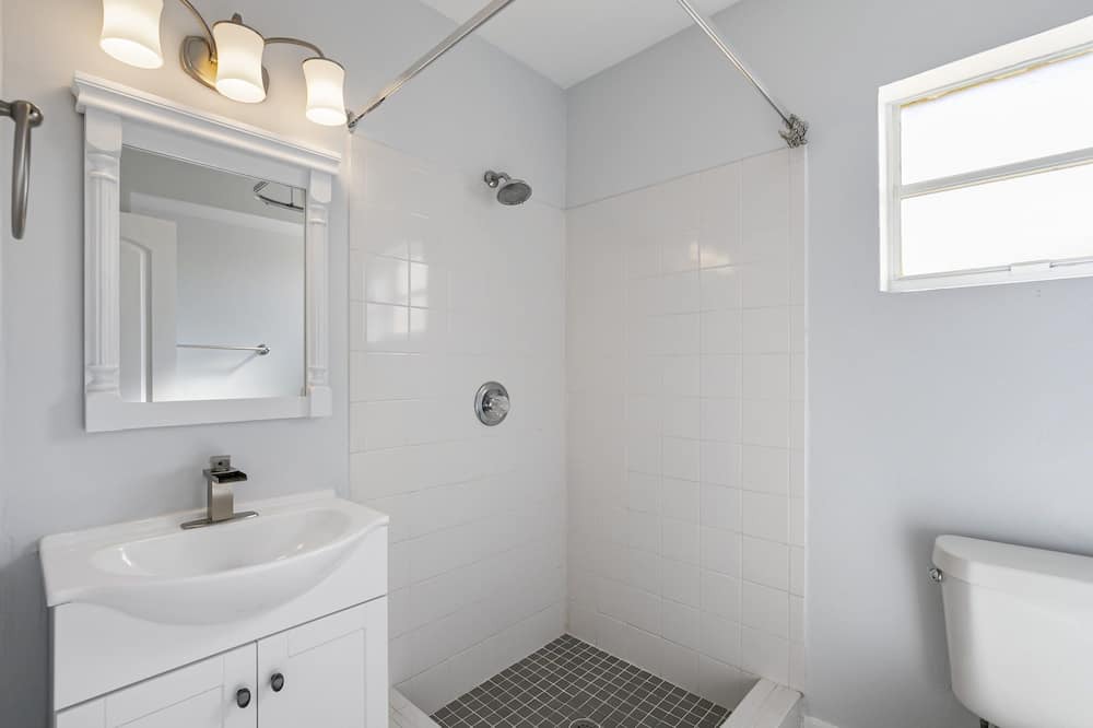 Photo of Bathroom in Poinsettia Heights