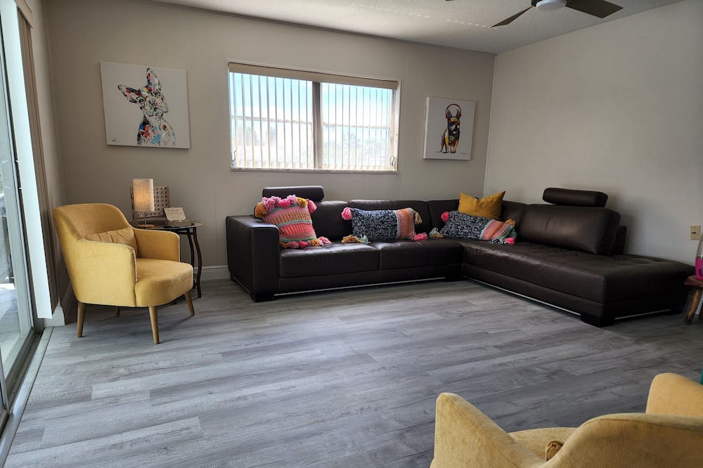 Photo of Livingroom in Eisenhower