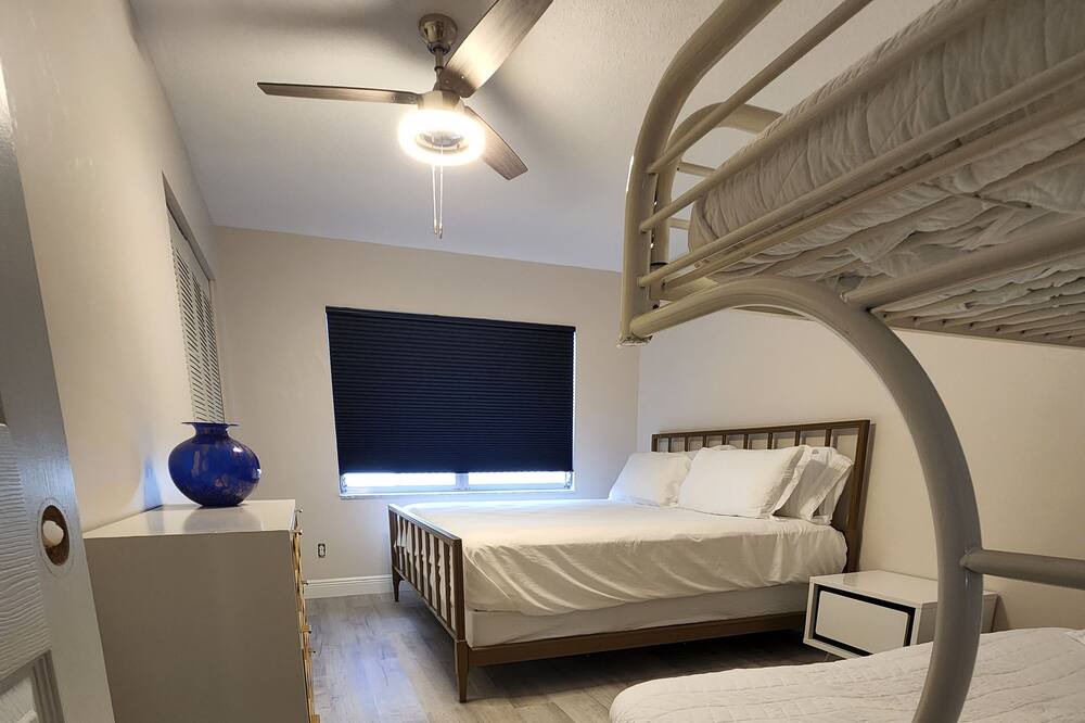 Photo of Bedroom in Eisenhower