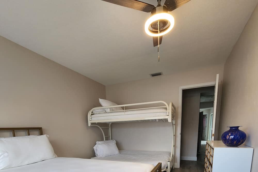 Photo of Bedroom in Eisenhower