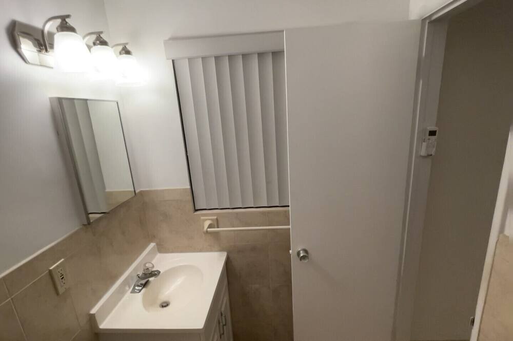 Photo of Bathroom in Croissant Park