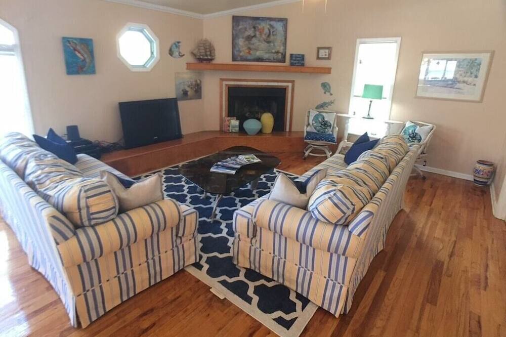 Photo of Livingroom in Alligator Point