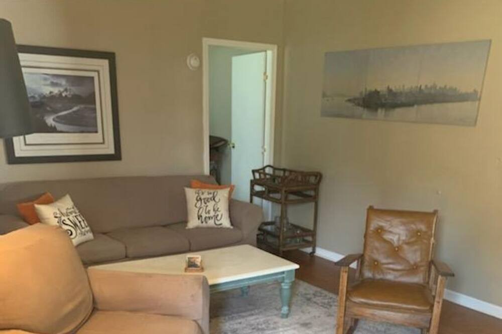 Photo of Livingroom in Hickory