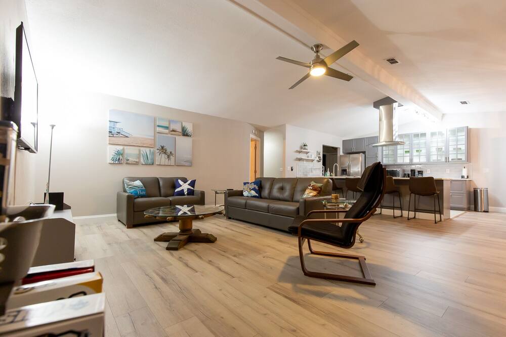Photo of Livingroom in Gulf Coast Acres