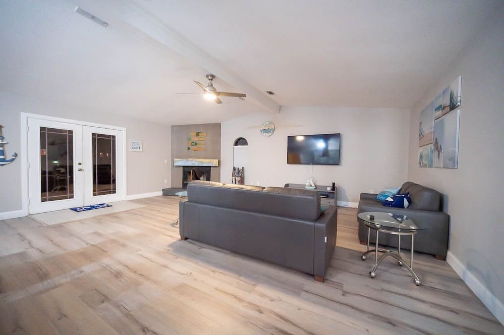 Photo of Livingroom in Gulf Coast Acres