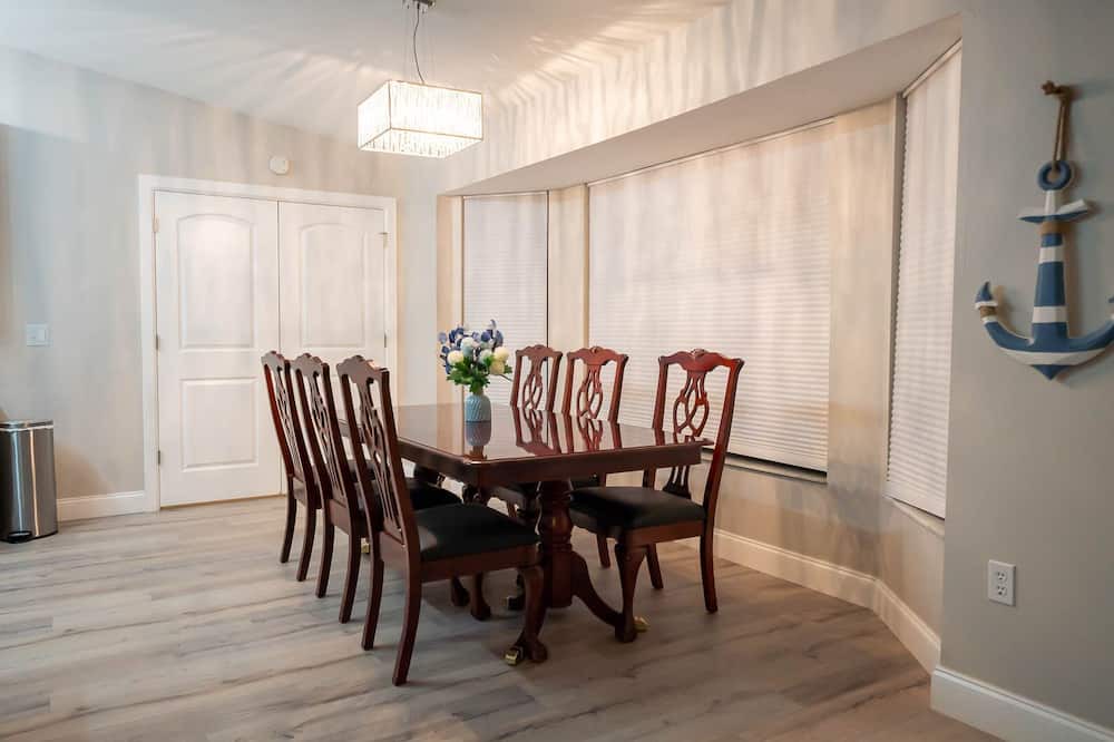 Photo of Kitchen in Gulf Coast Acres