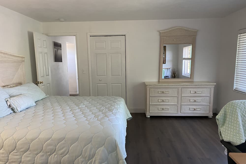 Photo of Bedroom in Oakland Hills