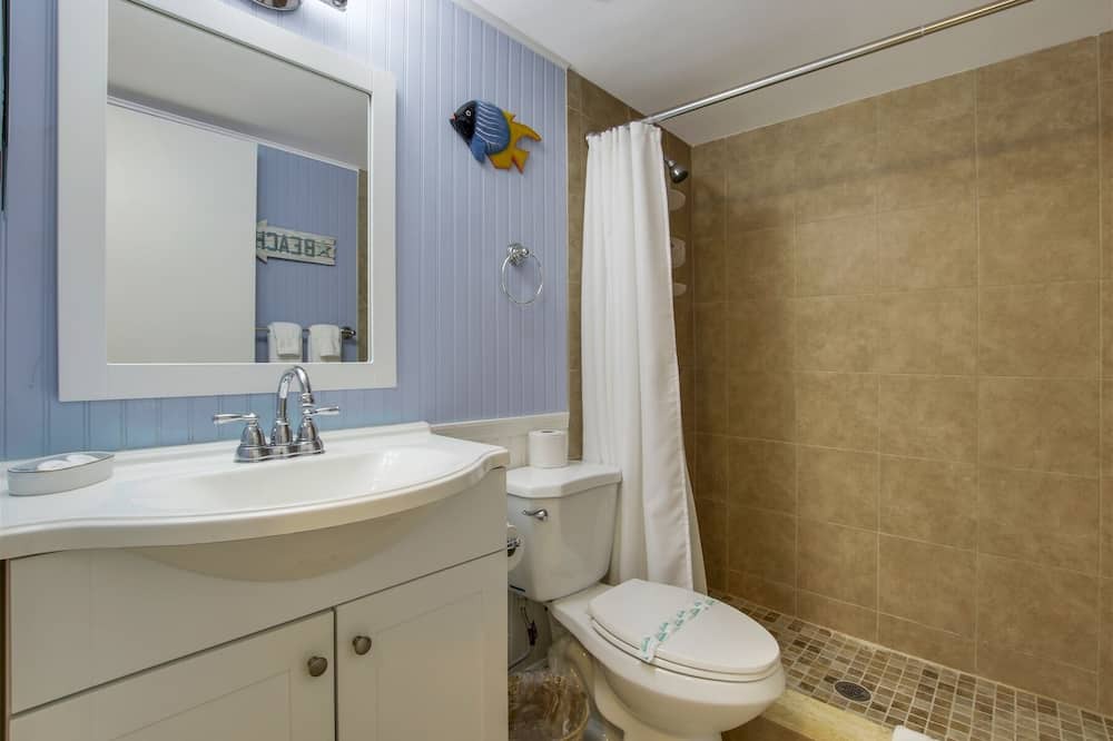 Photo of Bathroom in Jupiter Bay