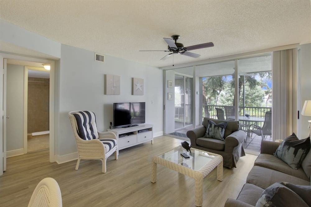 Photo of Livingroom in Jupiter Bay