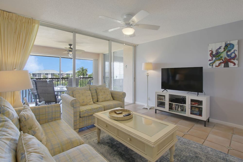 Photo of Livingroom in Jupiter Bay