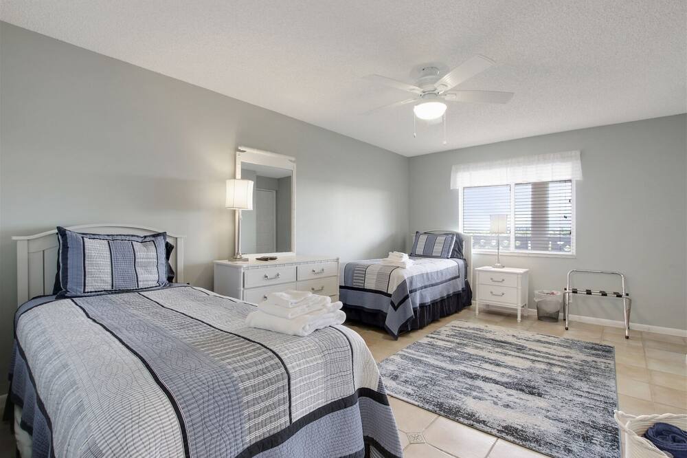 Photo of Bedroom in Jupiter Bay