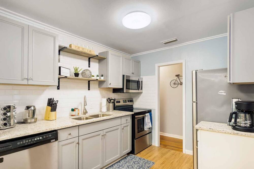 Photo of Kitchen in Lakeshore South